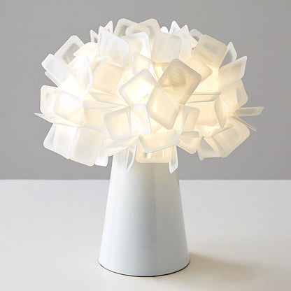 Romantic Petal Table Lamp