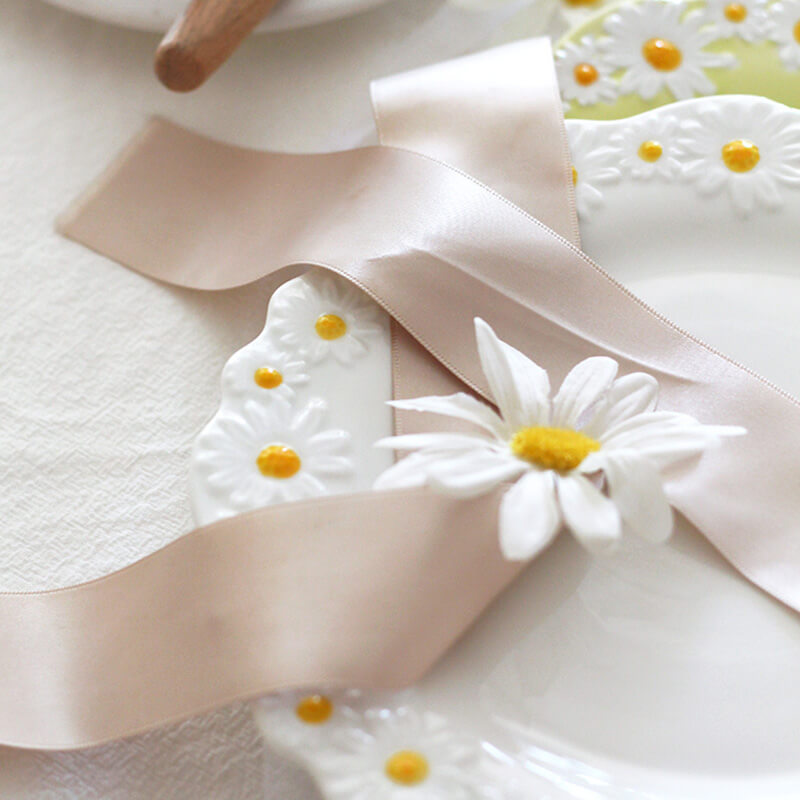 Daisy Embossed Ceramic Dinner Plate – Moreushop®